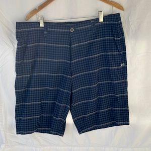 UNDER ARMOUR GOLF SHORTS.